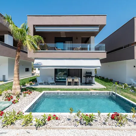 Emerald Island Residential Complex 아파트