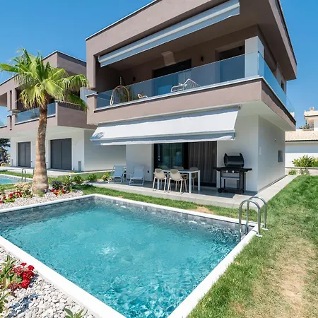 Apartment Emerald Island Residential Complex *