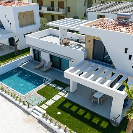 Apartment Emerald Island Residential Complex *