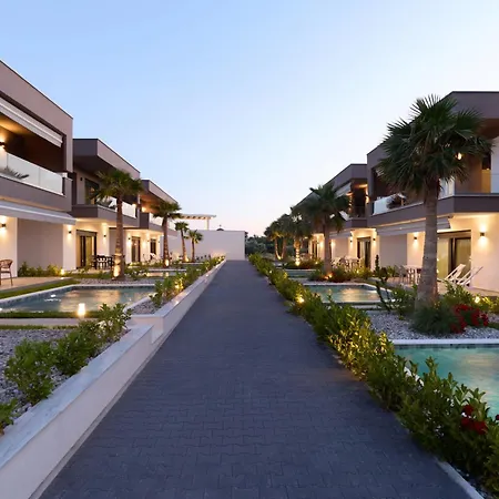 Apartment Emerald Island Residential Complex *